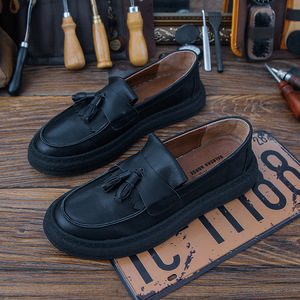 Les chaussures en cuir véritable haut de gamme pour hommes sont populaires pour leur respirabilité et conviennent pour les occasions professionnelles formelles et pour la marche décontractée. - Product Image 3