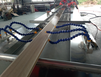 Machine pour fabrication de carreaux de bois