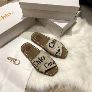 Famiglia piatta per ciabatte da <span class=keywords><strong>donna</strong></span> sandali da <span class=keywords><strong>donna</strong></span> con una sola parola in stile francese con vendita calda scarpe da spiaggia all'ingrosso - Product Image 1