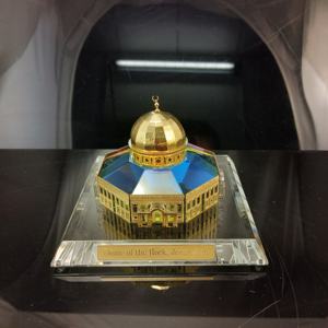 Dôme de <span class=keywords><strong>Roc</strong></span> Islamique En <span class=keywords><strong>Cristal</strong></span> Cadeaux Et Artisanat En Métal Modèle De Construction Pour La Maison Décorer - Product Image 3