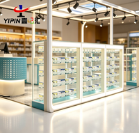Vitrine d'exposition murale élégante en métal et verre avec éclairage LED pour téléphones et étuis de téléphone, idéale pour les magasins de téléphonie mobile