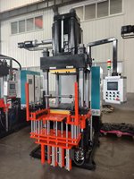 Machine d'injection de caoutchouc verticale entièrement automatique série SM-300A pour manchons d'amortisseurs en caoutchouc
