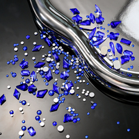 12 grilles de strass pour ongles en verre, thème Noël, bleu diamant, 3D, rouge et vert, formes irrégulières et rondes, tailles mixtes, pour décoration de Noël