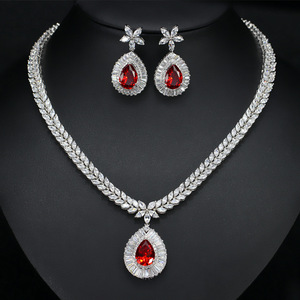 Nouveau style européen et américain <span class=keywords><strong>Ensemble</strong></span> de deux pièces pour femmes Plaqué or <span class=keywords><strong>blanc</strong></span> véritable Incrusté de zircons Boucles d'oreilles pour cadeau - Product Image 6