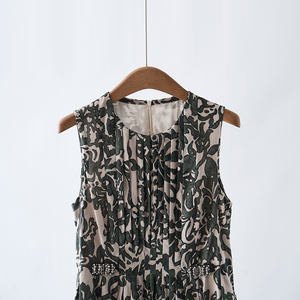 Vestido Largo de Algodón Puro con Estampado Floral Verde Oscuro, Sin Mangas, Plisado, Estilo Línea A, Elegante y Moderno para Mujer - Product Image 3