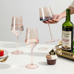 Bicchiere da Vino Creativo Verde Classico in Stile Minimalista Giapponese con Stelo, Motivo Fiori di Ciliegio Phnom Penh, Rosso per Vino - Product Image 4