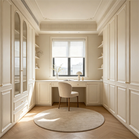 Porte en verre cintrée sur mesure pour villa, dressing blanc crème avec table de maquillage intégrée, armoire et penderie assemblables