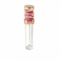 Gloss à lèvres naturel anti-adhésif pour fêtes, marque privée, avec tubes dorés à rayures rondes et nœud papillon
