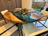 Table à manger en résine époxy River Mobilier de maison de luxe Dessus de table Live Edge Grands espaces intérieurs Café d'intérieur Salon