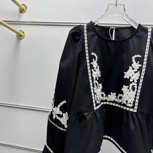 Blusa de Encaje Francés Bordada ODM, Nueva Colección Primavera, Estilo Vintage, Cuello Redondo, Bordado Floral, Manga Larga, Holgada, Casual - Product Image 5