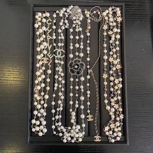 Collar de Trébol de Diseño de Alta Gama Vintage de Nicho Largo con Perlas y Diamantes Brillantes de Moda Collar para Suéter con Nuevo Diseño de Tendencia - Product Image 5