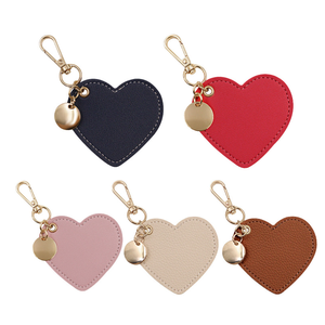 Llavero de Cuero con Forma de Corazón, Moderno, para Coche, Hogar, Bolso, Colgante, Regalo - Product Image 1