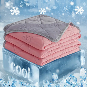 لحاف صيفي فاخر للتبريد مزدوج الجانب بملمس حريري، مصنوع من البوليستر 100٪، مريح وقابل للتنفس، مثالي للعرق الليلي والنوم في الأجواء الحارة - Product Image 5