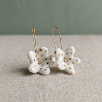 Anting Bunga Resin Putih Perhiasan Telinga Motif Polka Dot Emas Dekorasi Buatan Tangan
