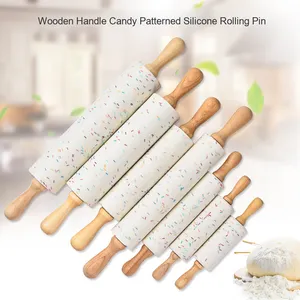 Rodillo de repostería de silicona con mango de madera y diseño de grano de color caramelo Spring Glory, apto para horno - Product Image 3