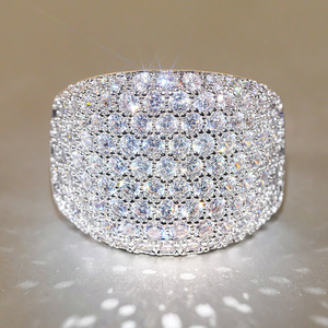 Anello con Design a Mezza Fascia, Stile Elegante per Donne - Product Image 5