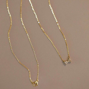Collana con Ciondolo dal Design Minimalista ed Elegante, Gioiello da Indossare Quotidianamente per Donne - Product Image 2