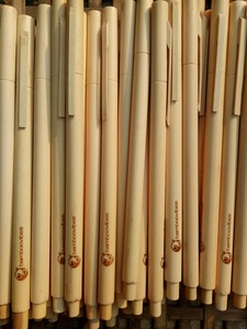 ปากกาลูกลื่นไม้ไผ่ธรรมชาติหมึกเรียบทำด้วยมือมี100% โลโก้ที่กำหนดเองไม่เหมือนใคร - Product Image 6