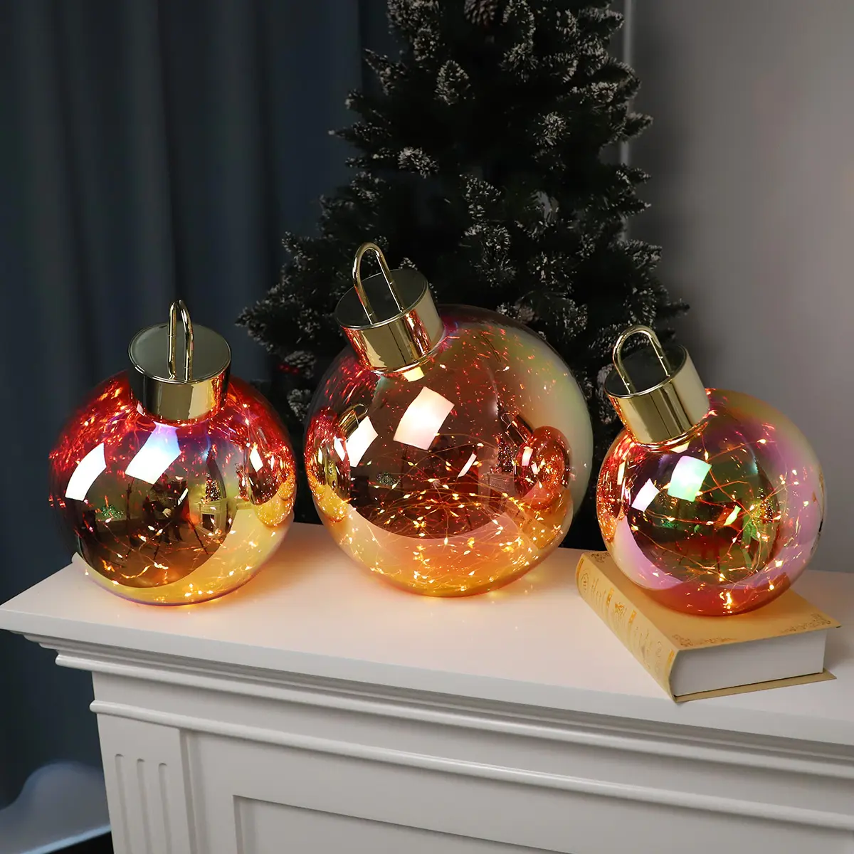 كرات زينة زجاجية كبيرة محلية الصنع للكريسماس صناعة غربية بسعر الجملة ، كرات زينة مضاءة بأضواء داخلية