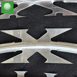 Fil de fer barbelé <span class=keywords><strong>concertina</strong></span> en surplus <span class=keywords><strong>à</strong></span> <span class=keywords><strong>vendre</strong></span>, de haute qualité - Product Image 3