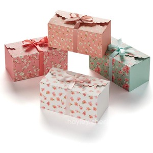 A floral <b>gift</b> <b>box</b> with a lid and ribbon, suitable for <b>small</b> <b>gifts</b> and customizable according to needs - Product Image 1