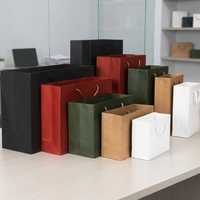 Sacs fourre-tout en papier kraft blanc biodégradable faits à la main avec poignées à cordon, design personnalisé pour les boutiques, les cadeaux, les chaussettes, l'emballage de fourrures