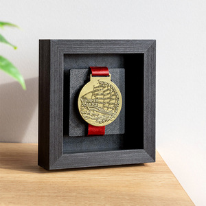 Boîte à médailles sportives en bois, avec option de doublure en feutre simple ou multi-emplacements, support pour médailles de marathon en verre transparent - Product Image 2