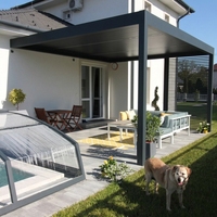 Système d'ombrage de pergola extérieure en aluminium sur mesure pour projets de jardins, patios, villas, hôtels et restaurants