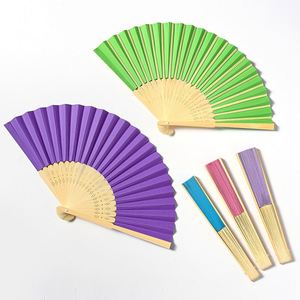 Éventails promotionnels de 21 cm de style vintage en bambou sculpté avec votre logo sur surface en tissu imprimé pour le Nouvel An chinois - Product Image 4