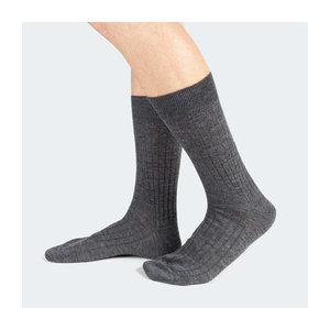 Vente en gros de chaussettes habillées en laine mérinos 100% de haute qualité bas d'hiver en tricot de luxe pour hommes avec logo couleur noire fabriqués en Italie - Product Image 1