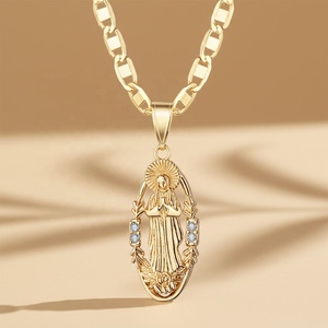 Pendentif tendance pour femme en alliage plaqué or 18 carats avec zircon cubique, style mode, sur mesure - Product Image 4