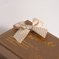 Boîte en carton personnalisée avec couvercle et base imprimés, avec plateau de séparation pour l'emballage de chocolats et de bonbons, haute qualité
