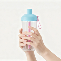 Bouteille de sport en plastique anti-fuite à boire directement, avec couvercle et paille, pour l'été