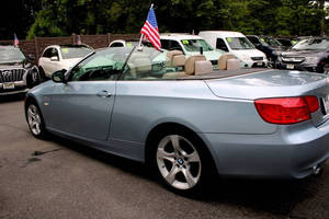 ขายส่ง รถยนต์มือสอง BMW ซีรีส์ 3 รุ่น 335i ปี 2013 เปิดประทุน 2 ประตู ภายในเบาะหนังสีอ่อน เครื่องยนต์เบนซิน/ขับเคลื่อนสี่ล้อ/8 ลิตร ขับเคลื่อนล้อหลัง กล้องมองหลังด้านซ้าย - Product Image 2