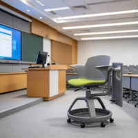 Chaise d'entraînement scolaire en plastique réglable en hauteur avec tablette intégrée, siège rembourré, base de rangement et roulettes pour salles de classe universitaires intelligentes