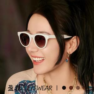 แว่นตา แว่นกันแดดทรงแคทอายสีขาวขุ่น UV400 กรอบพีซี แว่นกันแดดแฟชั่นสตรี - Product Image 1
