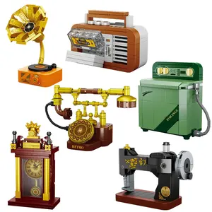 Forange FC8281 2025 nuevo Retro hogar dibujos animados Mini escritorio decoraciones ladrillos juguetes para niños regalo 658 Uds juegos de bloques de construcción - Product Image 1