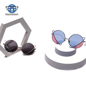 Женские солнцезащитные очки в металлической оправе - Product Image 1