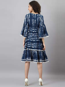 Vestido midi acampanado de rayón con efecto tie-dye y mangas farol para mujer, con decoración de pompones - Ideal para fiestas, ocasiones festivas, casual y elegante. - Product Image 2