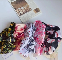 Vente en gros de chouchous et élastiques à cheveux de luxe en satin de soie, très élastiques, avec logo personnalisé et motifs imprimés pour femmes, accessoires capillaires