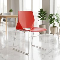 Chaise de salle à manger moderne avec structure en métal et coque en plastique pour salon et appartement