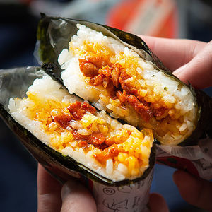 Boulettes de riz triangulaires surgelées, nourriture japonaise rapide, repas <span class=keywords><strong>sain</strong></span>, collation portable, onigiri semi-fini pour la restauration, la vente au détail et la vente en gros - Product Image 3