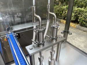 เครื่องบรรจุของเหลวอัตโนมัติ PLC ความแม่นยำสูง 10-120 มล. สำหรับขวดพลาสติกและแก้ว น้ำผลไม้ น้ำมัน เครื่องดื่ม อุตสาหกรรมเคมี - Product Image 3