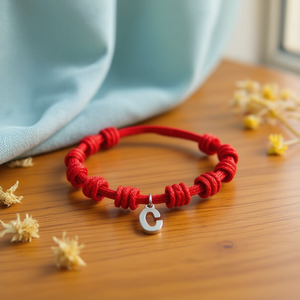 Pulsera de siete nudos con hilo rojo y acero inoxidable, hecha a mano para la suerte y protección, unisex, para uso diario. - Product Image 3