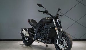 <span class=keywords><strong>Benelli</strong></span> <span class=keywords><strong>502C</strong></span> - 500cc Twin-Cylinder Bobber Cruiser, Diseño Retro para Viajes Urbanos y Cortos - Product Image 5