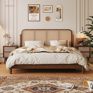 Letto Matrimoniale in Rattan Stile Antico Francese Vintage, Lussuoso e Durevole, per Camera da Letto Principale e Soggiorno - Product Image 1