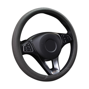 Couverture de <span class=keywords><strong>volant</strong></span> de voiture de luxe GM 38 Cm personnalisé en cuir véritable sport bonne qualité accessoires de sport universels pour la voiture 50 pièces - Product Image 1
