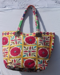 Bolsa de Mano Banjara Personalizada de Alta Calidad, Bolsa de Hombro Bordada a Mano con Flores, Gran Capacidad, Forro de Algodón Ligero - Product Image 1