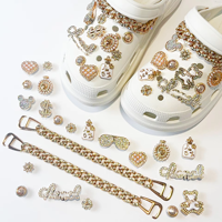 Ensemble de décorations de luxe Bling Bling pour chaussures, breloques pour pantoufles, accessoires en plastique pour sabots, chaîne de perles, décorations de chaussures DIY de créateur