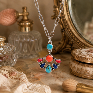 Collana con ciondolo dalla texture letteraria e colorata, regalo di gioielli retrò da donna - Product Image 1